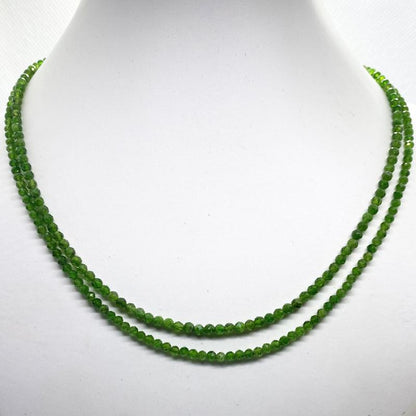 Collier diopside chrome double brins (perles facettées 3-4mm)