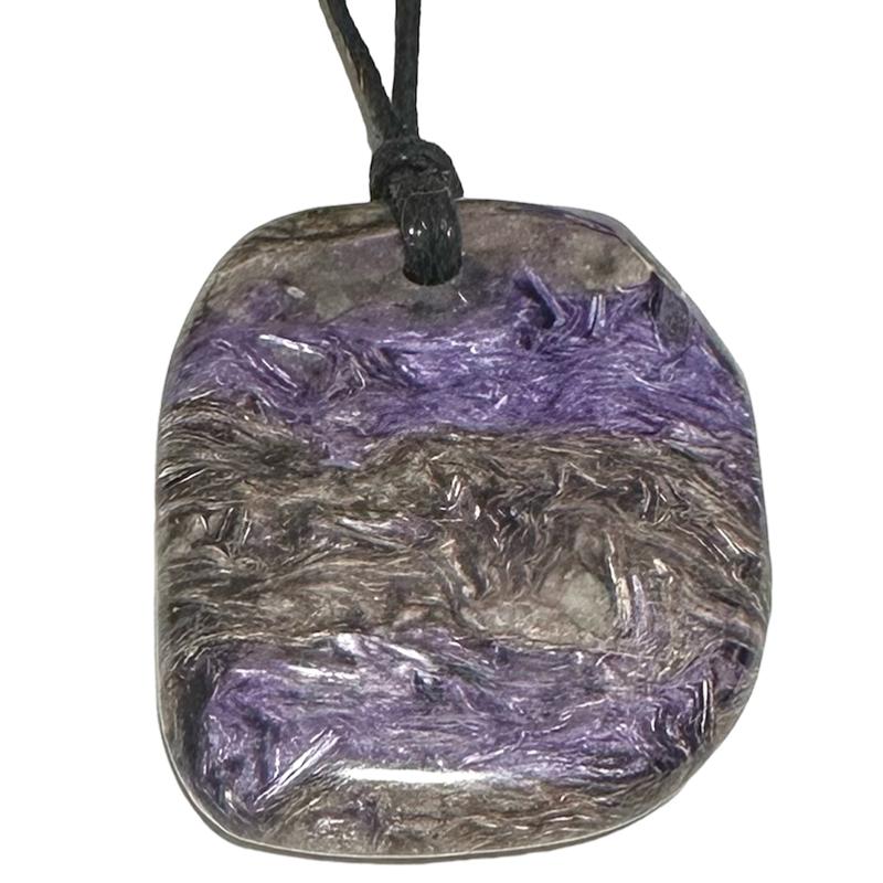 Pendentif charoite Russie AA (pierre plate) + cordon 