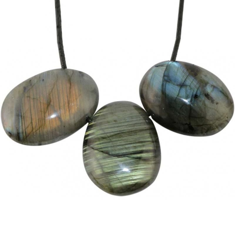 Pendentif labradorite Madagascar AA (pierre trouée) + cordon 