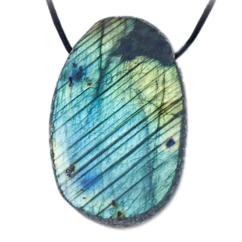 Pendentif labradorite &quot;Emma eggs&quot; polie sur une face + cordon 