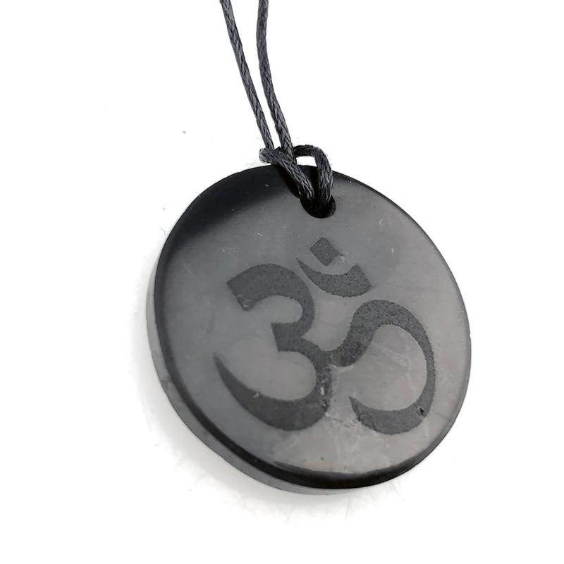 Pendentif shungite Om