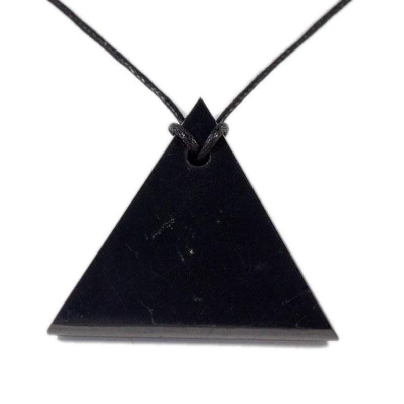 Pendentif shungite (triangle-haut) + Cordon offert